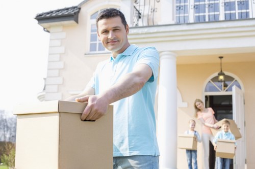 Local storage arrangements for move and renovation needs